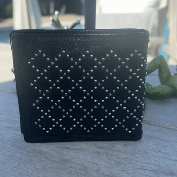 Gucci Bifold Black Studded Leather Unisex Wallet - Picture 5 of 7